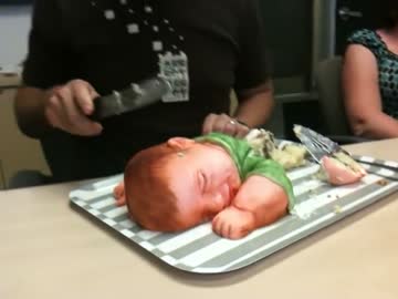【観覧注意】赤子を家族で・・・