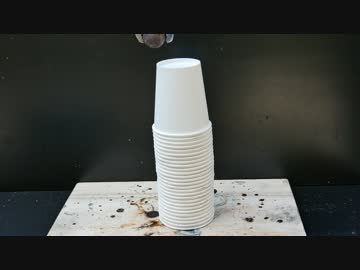 1000度の鉄球 VS 紙コップ27個