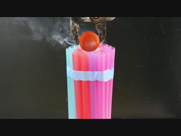 1000度の鉄球 VS ストローの束