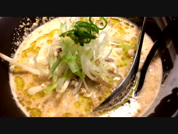 緑色のオイルがかかったハルクのGreen担々麵