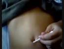 【フェチ】女の子のへその掃除動画【転載】