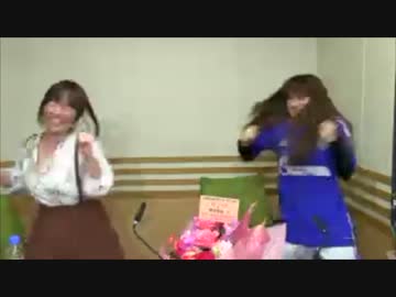 全力でじゃんけんをする照井春佳と吉田有里