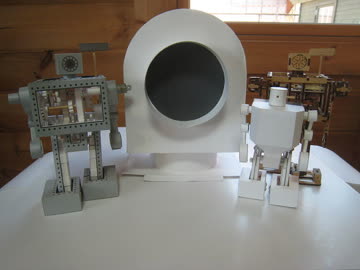 紙で大きな二足歩行ロボットを作ってみた