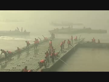 【心臓病患者は見ないでください】中国軍，強引に川を渡る