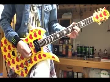 リクエスト曲のX JAPANの『紅』を弾くと、こうなる。