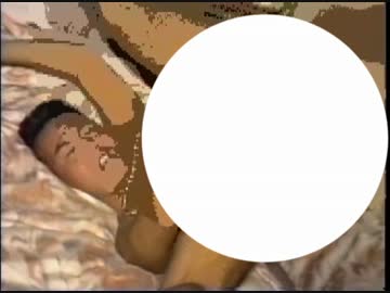 いろんな体勢を試みるがベッドから落ちてしまったドラゴン田中