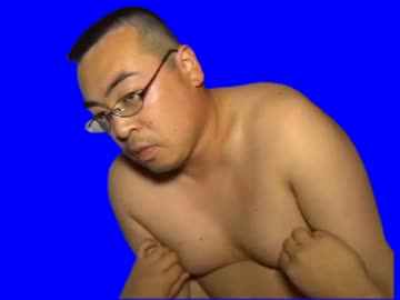 真剣な目をする短髪メガネ野郎BB