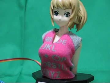 フミナさんの胸を粛々と動かす動画