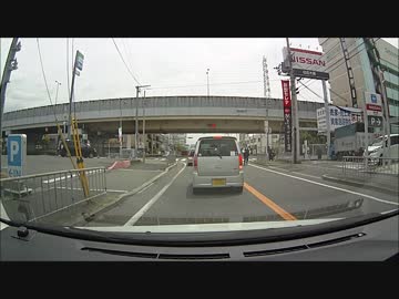 信号無視した大阪のおばちゃんが警察に追いかけられて逃げる