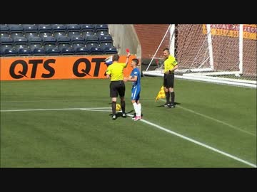 審判が副審にレードカード！