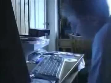 キーボードクラッシャーが溺れ死ぬボーちゃんのものまねを視聴