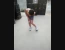 股間を強打しSmooth Criminalを踊る少年