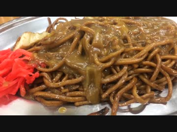 日本最古の地下街のカレーソース焼きそば／豚足辛みそラーメン