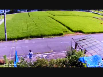 宇宙家族に目つぶしをかけられる岩間