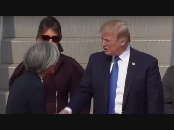 トランプ大統領が韓国烏山空軍基地に到着