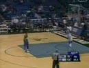 トリプルダブル欲しさに自陣ゴールにレイアップを放つRicky Davis