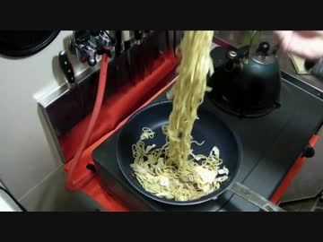 新キッチンで駅そばを焼く