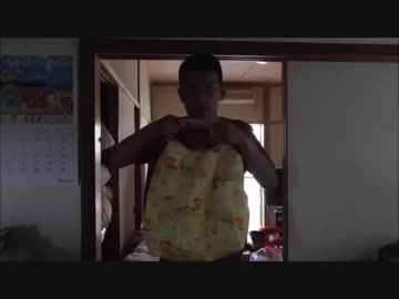 可愛い絵柄のエコバッグを持ってみた。