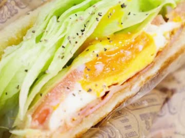 卍テラゾーが作るBLTたまごサンドはおいしい 