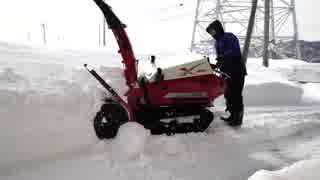 屋根からの落下雪排雪