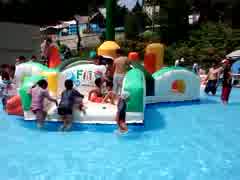 【関西サイクルスポーツセンター：プール】キッズプールのふわふわ遊具で遊ぶあい！Playing at water park slider! 水遊び　お出かけ