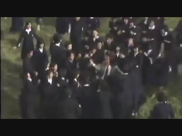 中学生が集団で武田玲奈を襲う瞬間