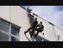 郡山駐屯地　レンジャー隊員のロープ降下展示