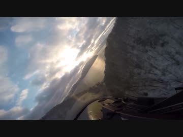 山間部を低空飛行する在日米軍のF-16