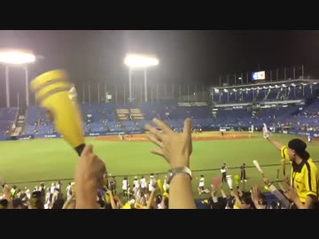 神宮球場で試合勝利後相手を煽る阪神応援団とファン達