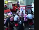 【W杯】サッカー観戦してたクロアチア消防士の出動速度がハンパない