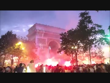 W杯優勝を喜び過ぎたフランスのパリで投石,放火,略奪,破壊の暴動に発展し機動隊と衝突w
