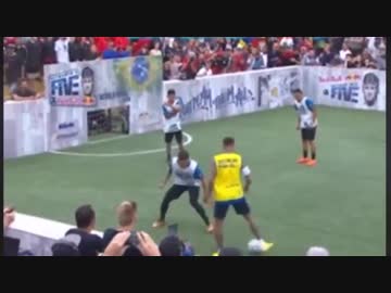 フットサルで素人相手に舐めプしてボールを取られるネイマール