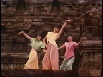 レナウン娘（インドネシア ボロブドゥール遺跡）30秒