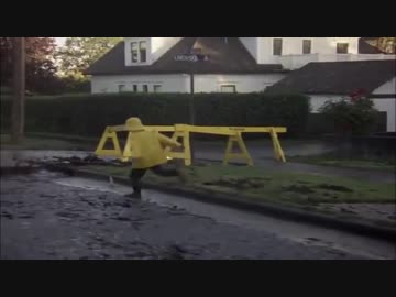 ジョージーにいなされるペニーワイズ