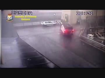 ジェノバの高架橋崩落の瞬間を撮らえた高架下のCCDカメラの映像！