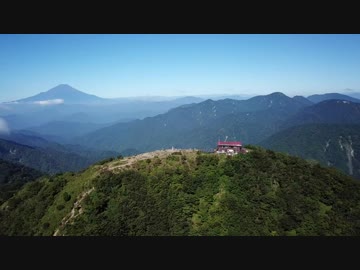 塔ノ岳、尊仏山荘と富士　「きまぐれドローン空撮」