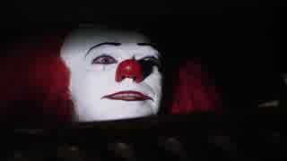 排水溝でジョージを待ち伏せするが一瞬で仮面ライダーブラックRXになり困惑するペニーワイズ