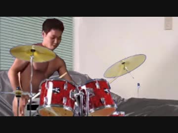 排泄音ドラムでインタビューに答える先輩.mp4