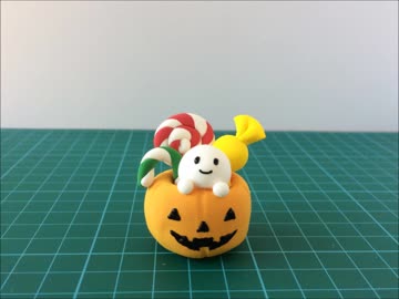 粘土で作るハロウィンキャンディポット
