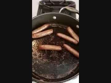 悲鳴を上げるウインナー