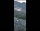 手を振る女  「いる。」～怖すぎる投稿映像13本～Vol.20