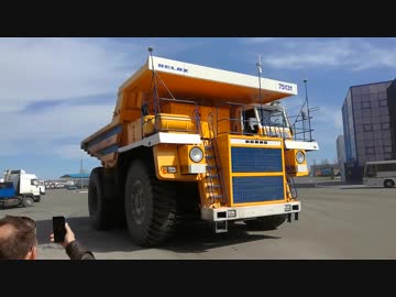 巨大ダンプカー（ホウルトラック）エンジン始動