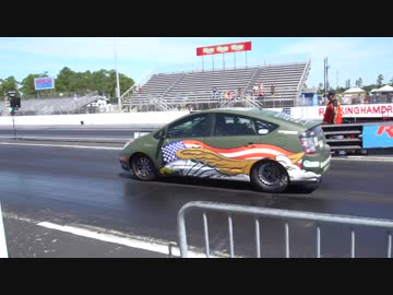V8エンジン積んだプリウスでドラッグレース