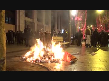 パリに集まったイエローベストは大晦日の抗議行動でFrexitを要求w