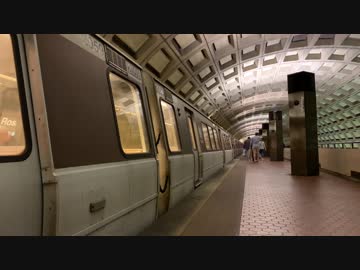 A Subway Train Arriving At The Station　金井道明