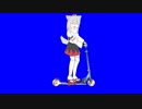 キックスクーターに乗るLMINU
