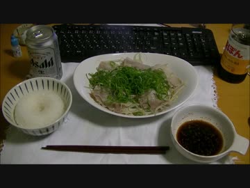 豚バラ肉ともやしを電子レンジでチン。
