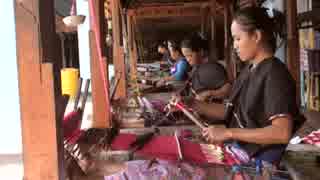 来馬哲二　Woman Weaving in a Workshop