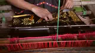 来馬哲二　Woman Weaving on a Loom with Bobbins