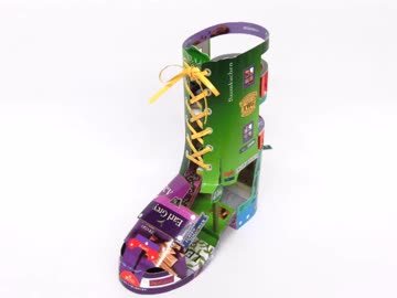 段ボールと空き箱で靴型の建物を作ってみた